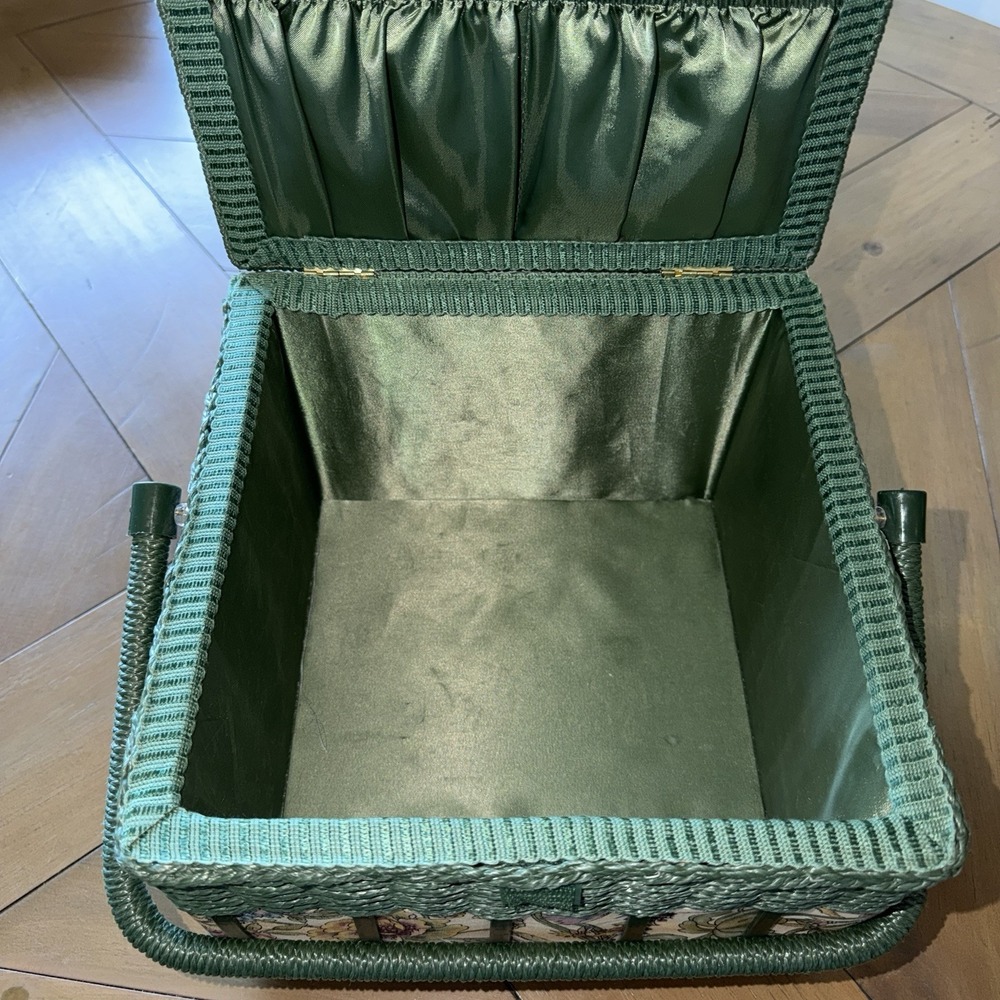 Vintage Craft Sewing Basket Box Tapestry Multicolor Floral Woven Wicker - Picture 4 of 11